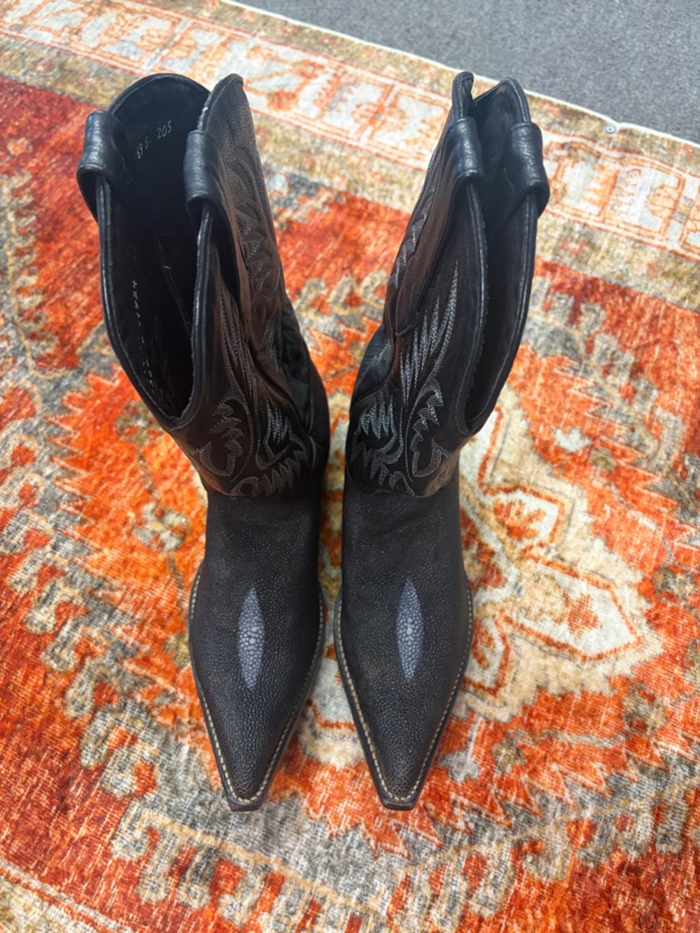 Wild West Stingray pointy toe cowboy boots